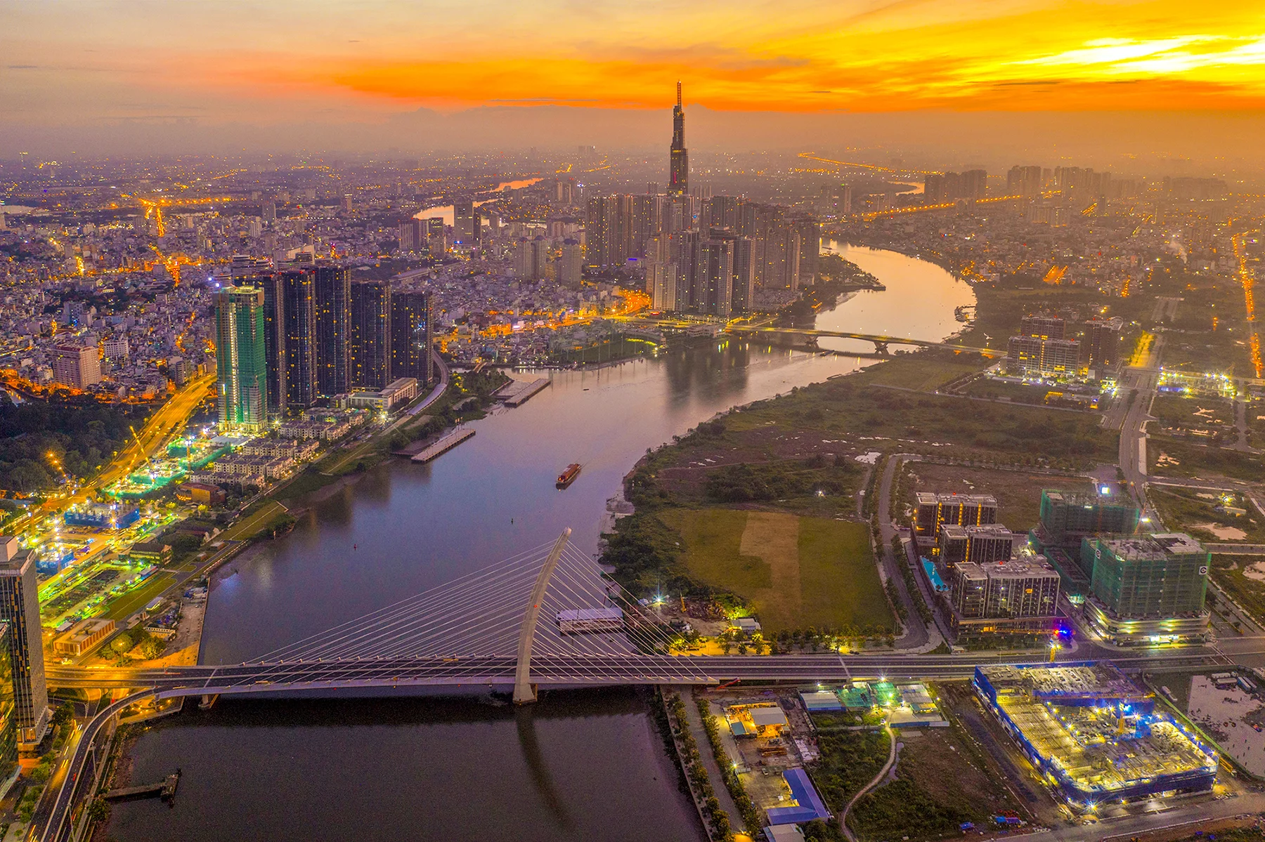 Ngắm TP. Hồ Chí Minh đẹp rực rỡ từ trên cao