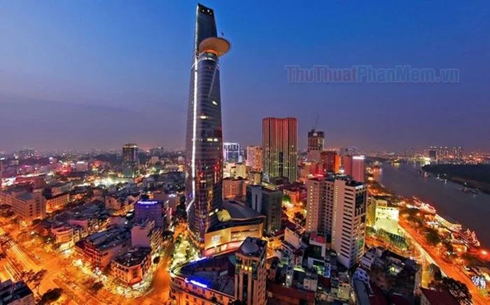 Ảnh thành phố Hồ Chí Minh với tòa nhà Bitexco rực rỡ ánh đèn.