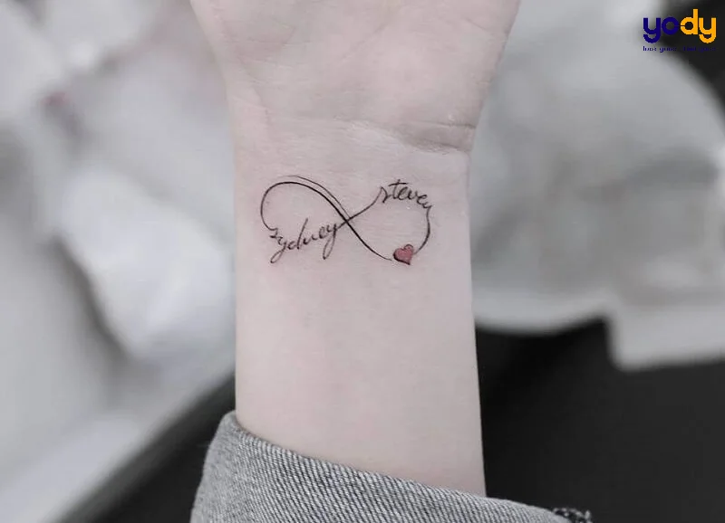 Hình xăm cổ tay nữ tình yêu
