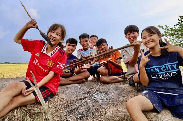 Những hình ảnh đặc sắc về anh Ba Phải TV (2)