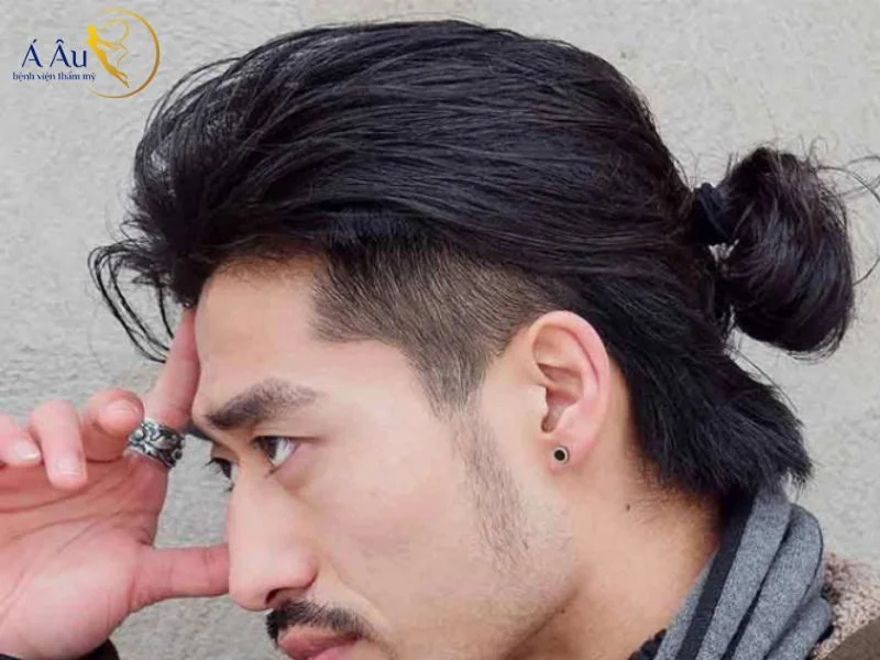 Man Bun uốn nhẹ