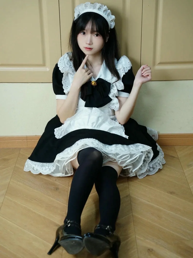 Cosplay hầu gái váy xòe dễ thương